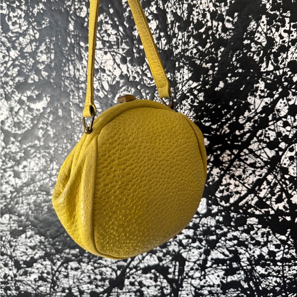 Beautiful vintage yellow ostrich skin purse with brass clasp - Picture 10 of 11